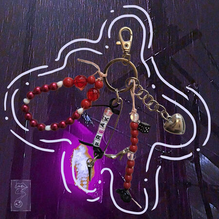 Freaky Chaveiro em Composição